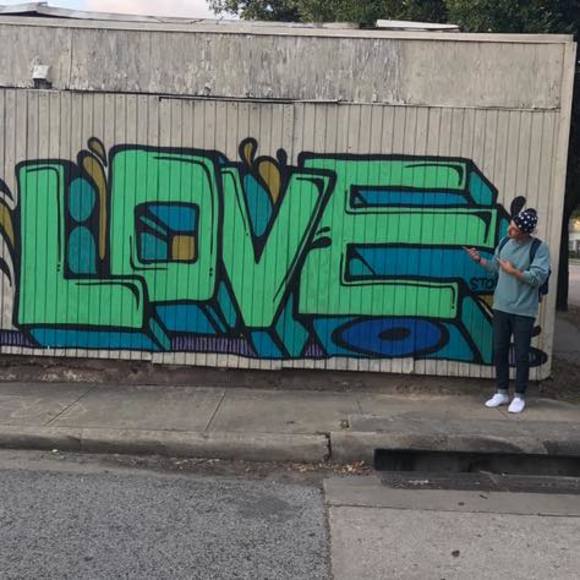 Meet your Posher, Tyler - Picture 1 of 1